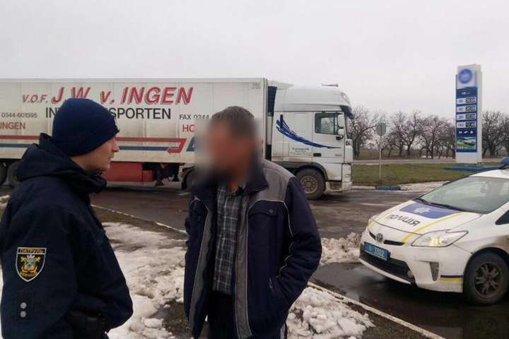На Миколаївщині затримали водія фури, що намагався дати хабаря патрульним