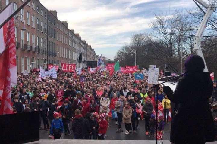 У столиці Ірландії тисячі людей протестували проти абортів