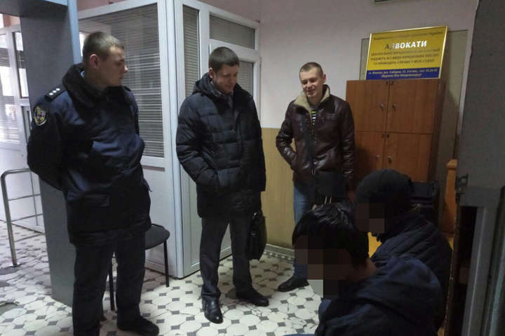 Поліцейські затримали двох чоловіків, яких підозрюють у вбивстві 41-річного мешканця Вінницького район