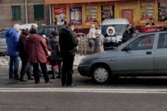 У Шевченківському районі автівка збила жінку на «зебрі» 