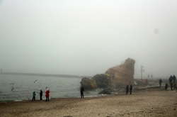 Як Одесу вкрило густим туманом. Весняний фоторепортаж