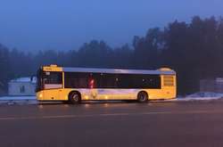 Громадський автобус на маршруті