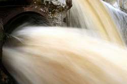 Витік каналізаційних стоків (ілюстративне фото)