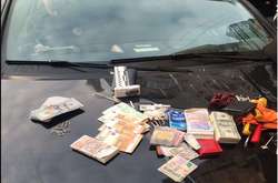 Оперативники затримали банду, яка обікрала квартиру на 2 млн грн