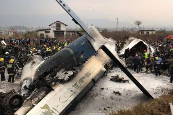 У Непалі під час посадки розбився пасажирський літак