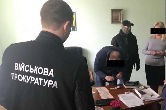 В Києві на хабарі погоріла заступник начальника районної податкової