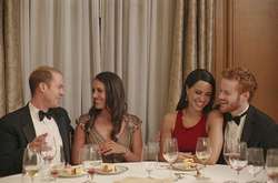 Кадр из фильма «Гарри и Меган: Королевская история любви»