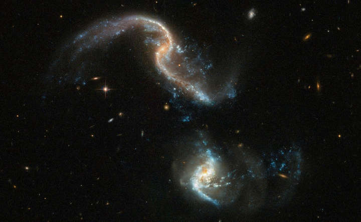 В NASA сфотографували неймовірне злиття двох галактик в одну