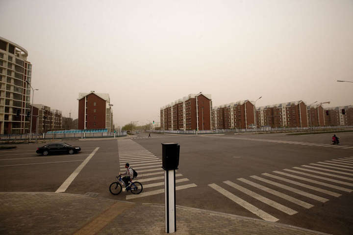 Місто-привид в Китаї, де порожніми залишаються 98% будівель. Фотогалерея