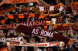 Під час матчу із «Шахтарем» фанати «Роми» розмахували прапорами «ДНР» (відео)