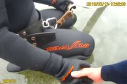  Спасенный рыбак поблагодарил патрульного за помощь 