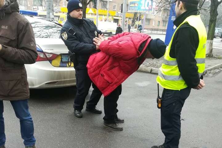 У Києві затримано чоловіка, який погрожував підірвати підприємство