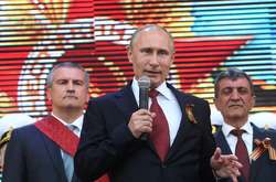 Путін прилетів до окупованого Криму