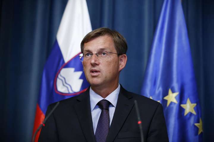 Прем'єр-міністр Словенії подав у відставку