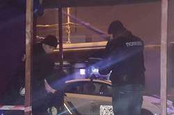 У Києві чоловік кинув вибухівку у поліцейських