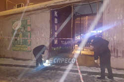 В Киеве прогремел взрыв на остановке: преступник атаковал полицию