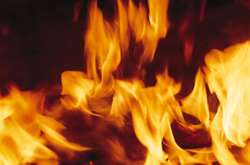 Біля станції метро «Червоний хутір» велика пожежа (відео)