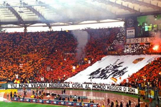 В УЄФА закрили очі на те, що фанати «Роми» розмахували прапорами «ДНР» (відео)
