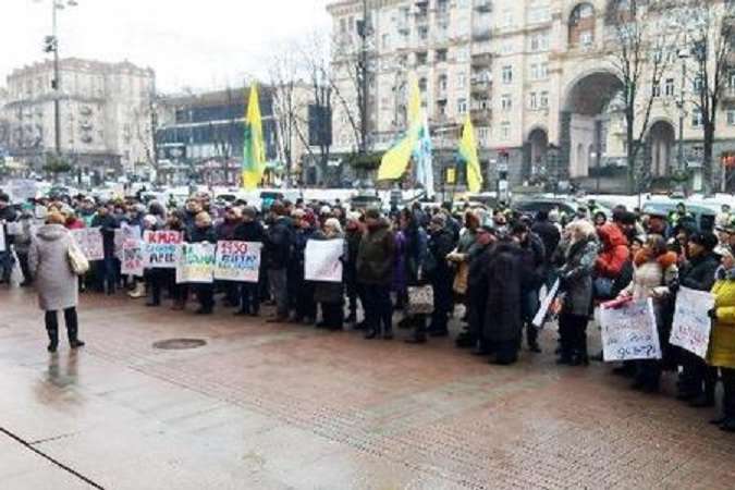 Під Київрадою мітингують вкладники «об'єктів Войцеховського»