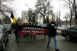 Марш до суду, який розглядає справу Крисіна