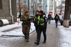 Правоохоронці з автоматами у центрі Києва