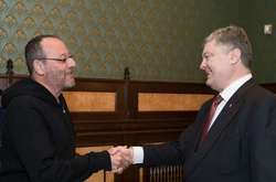 Жан Рено и президент Петр Порошенко