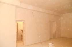 У місцевій бібліотеці на проспекті Космонавтів проводять ремонтні роботи