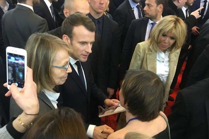 Макрон на книжковій виставці у Парижі: Україна може розраховувати на підтримку Франції