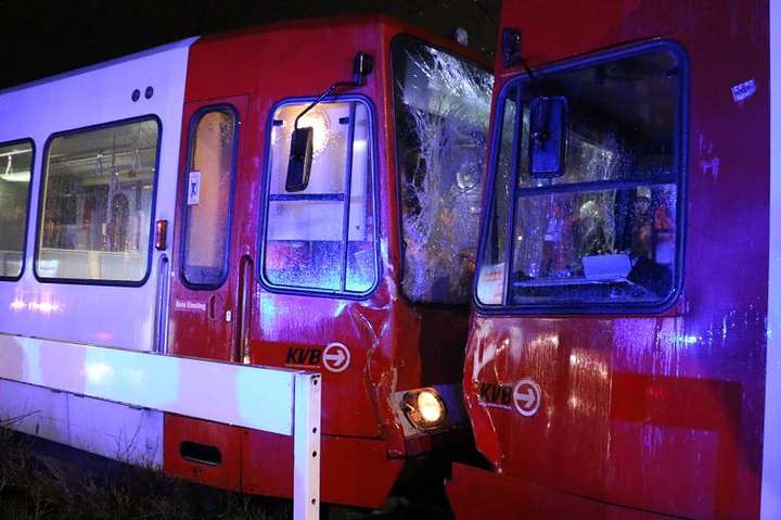 У Кельні зіткнулися трамваї: постраждало більше 40 людей 