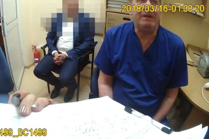Во Львове главврача больницы пытались отмазать от полиции (видео)