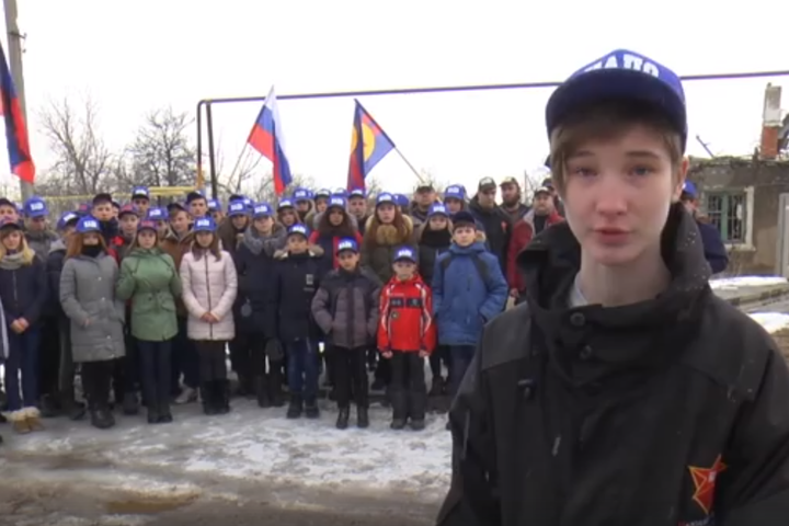 Діти окупованого Донбасу агітували за Путіна на фоні руїн: сюрреалістичне відео