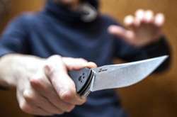 На залізничному вокзалі у Києві росіянин підрізав чоловіка