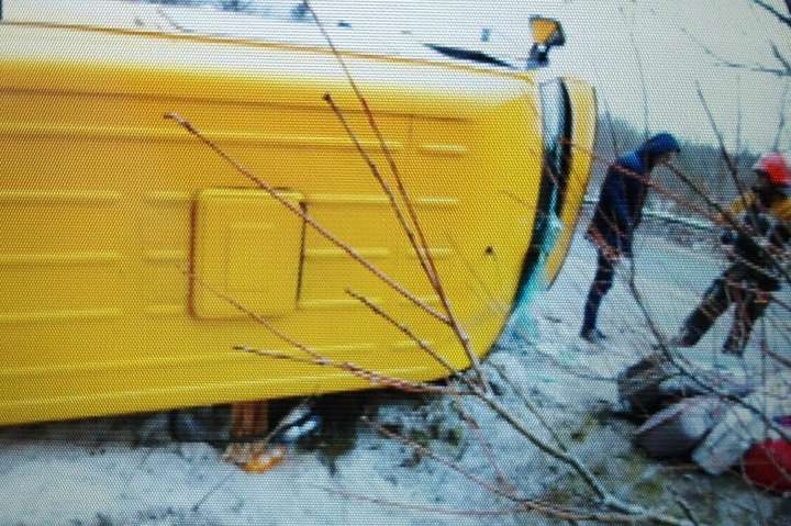 На Львівщині перекинувся мікроавтобус з пасажирами, є постраждалі