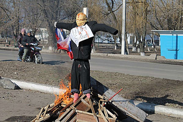 На Європейській площі у Вінниці спалять опудало Путіна