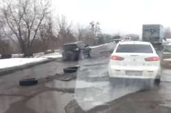 Шини замість асфальту: як на Черкащині виглядає дорога регіонального значення