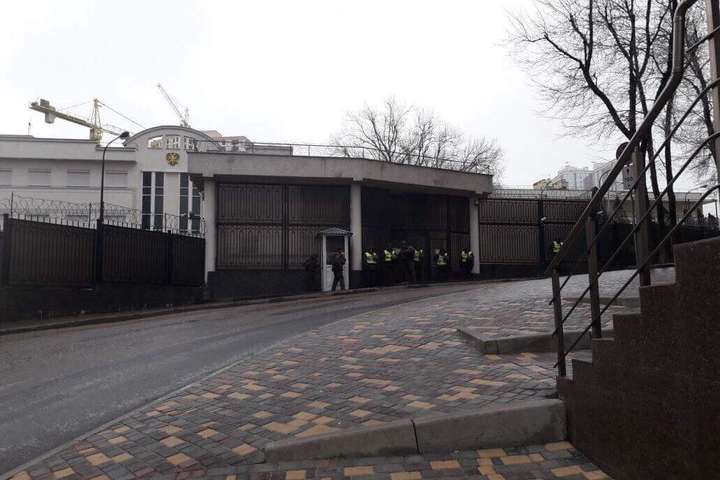 В Одесі анонім повідомив про замінування вулиці з консульством РФ