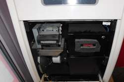 У Києві двоє чоловіків обікрали термінал самообслуговування