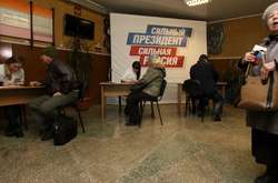 В окупованому Криму у день незаконних виборів жителі «голосують» за Україну
