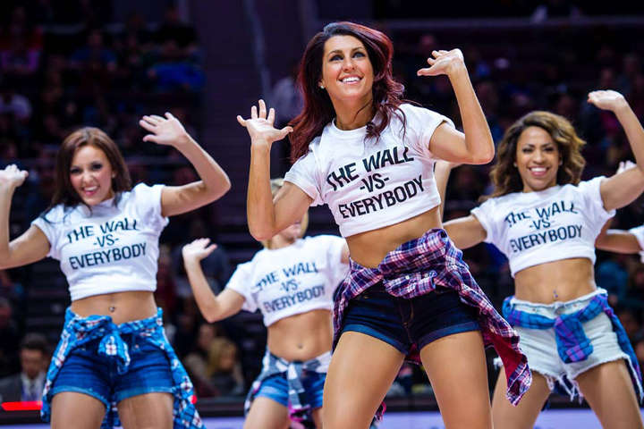 Гарячі дівчата з групи підтримки клубу НБА «Детройт Пістонз». Ефектні фото красунь