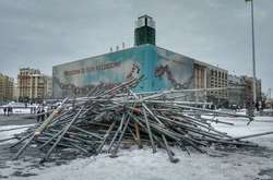 Навіщо вандали у Києві зруйнували виставку «Дзеркало історії: мені болить Крим»?