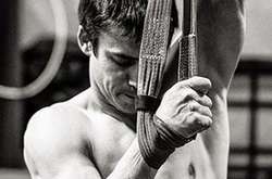 Акробат Янн Арно