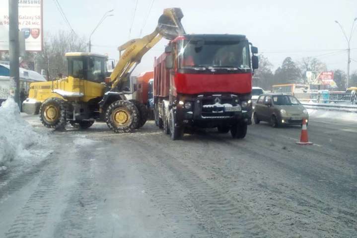 Цими вихідними комунальники вивезли з Києва 1600 тонн снігу