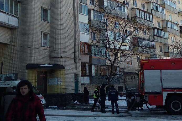 Під час пожежі у Києві постраждали дві жінки і дитина