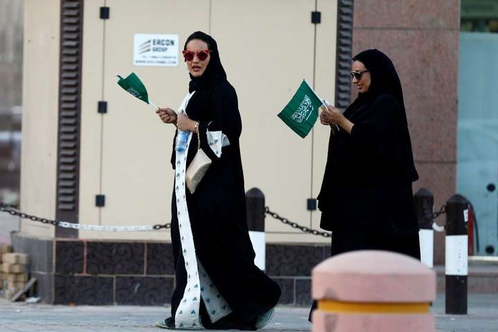 У Саудівській Аравії зрівняють зарплати чоловіків і жінок 