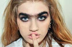 Монобровь - это сила: Новый тренд набирает популярность в сети