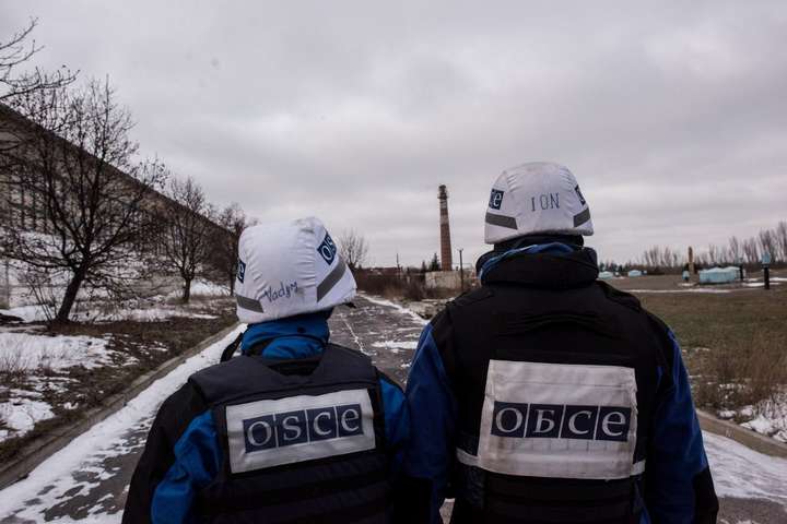 Місія ОБСЄ нарахувала за вихідні понад 90 вибухів на Донбасі