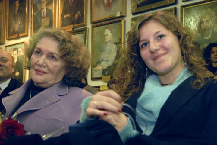 Мама Ліна – це для мене сміливість бути собою – Ярослава Барб’єрі, внучка Ліни Костенко