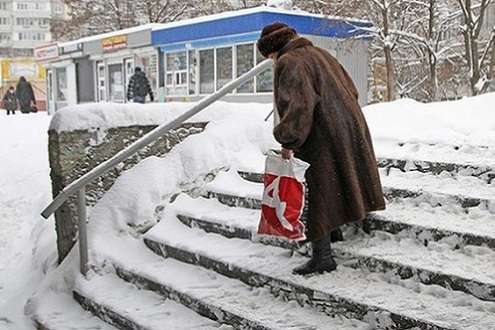 Сьогодні у Києві сніг та ожеледиця: поради водіям і пішоходам