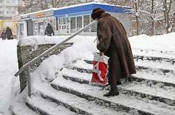 Сьогодні у Києві сніг та ожеледиця: поради водіям і пішоходам