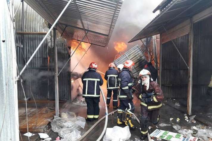 Масштабный пожар в Черновцах: появилось видео первых минут ЧП